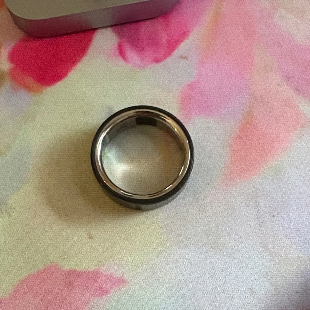 Oura Smart Ring - Black and Silver